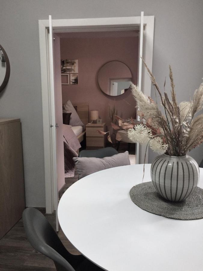 Magnolia Apartman Leilighet Sopron Eksteriør bilde